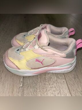 Puma Kids Pastel Pink and Yellow Athletic Sneakers size 7 Girls Shoes